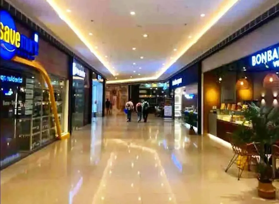 New Makati 1Br Resort View Above Air Mall 50-Inch Smart Tv Manila