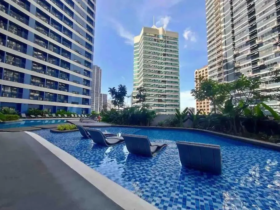 New Makati 1Br Resort View Above Air Mall 50-Inch Smart Tv Manila